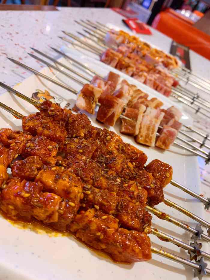 牛哄哄烤小串(黄村店)-"[薄荷]环境:晚上路过招牌吸引了我,名.