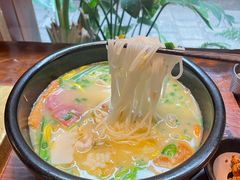 -银米·云南传统过桥米线(双廊黑金冠店)