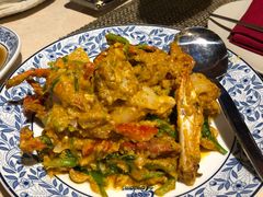 咖喱蟹-卷心菜和避孕套餐厅(Pattaya)