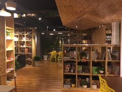-新华里咖啡书吧(新华书店小寨店)