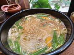 -银米·云南传统过桥米线(双廊黑金冠店)