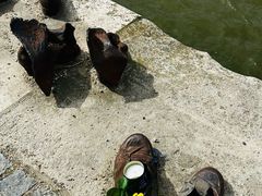 -多瑙河畔鞋履雕塑