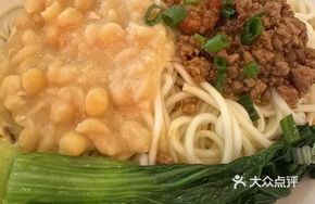 Chongqing Signature Pea and Pork Sauce Noodles