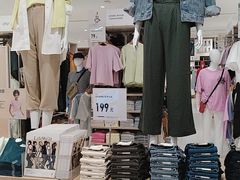 -优衣库(上海金桥国际商业广场店)