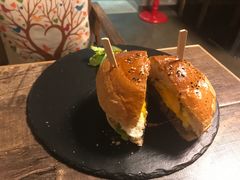 -HIGH FIVE哈福手工汉堡(桂林路店)