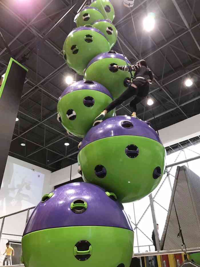 运动馆(成都银泰中心in99店)-"四星是给那个男教练的还有攀岩设备的