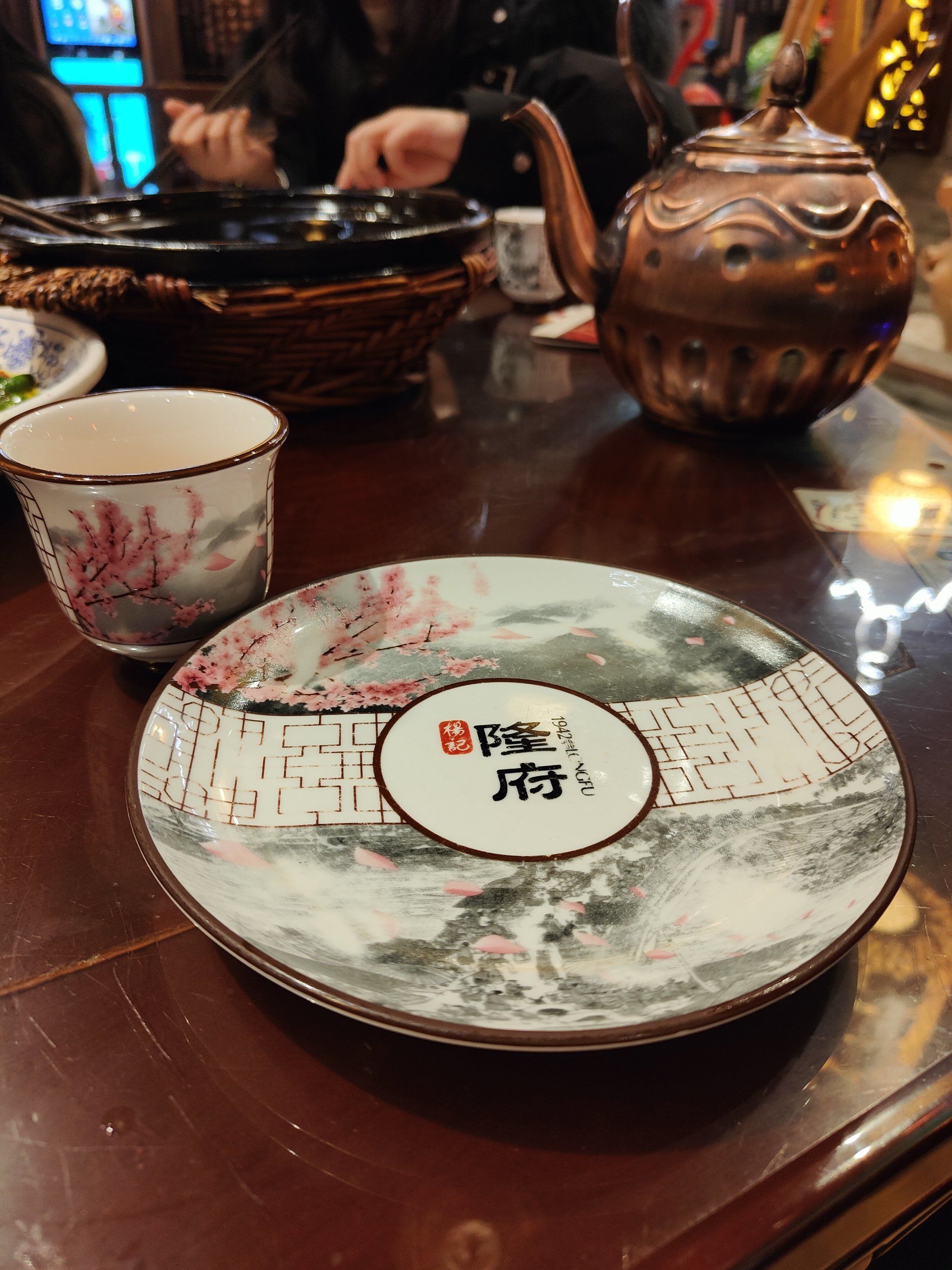 百吃不腻.以前常在在嘉州星光天地,现在杨家坪也有了.