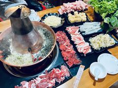 -果松木炭酸菜铜火锅·外婆参鸡汤