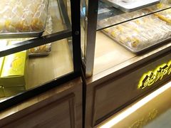 面包甜点陈列柜-鲍师傅糕点(国金街店)