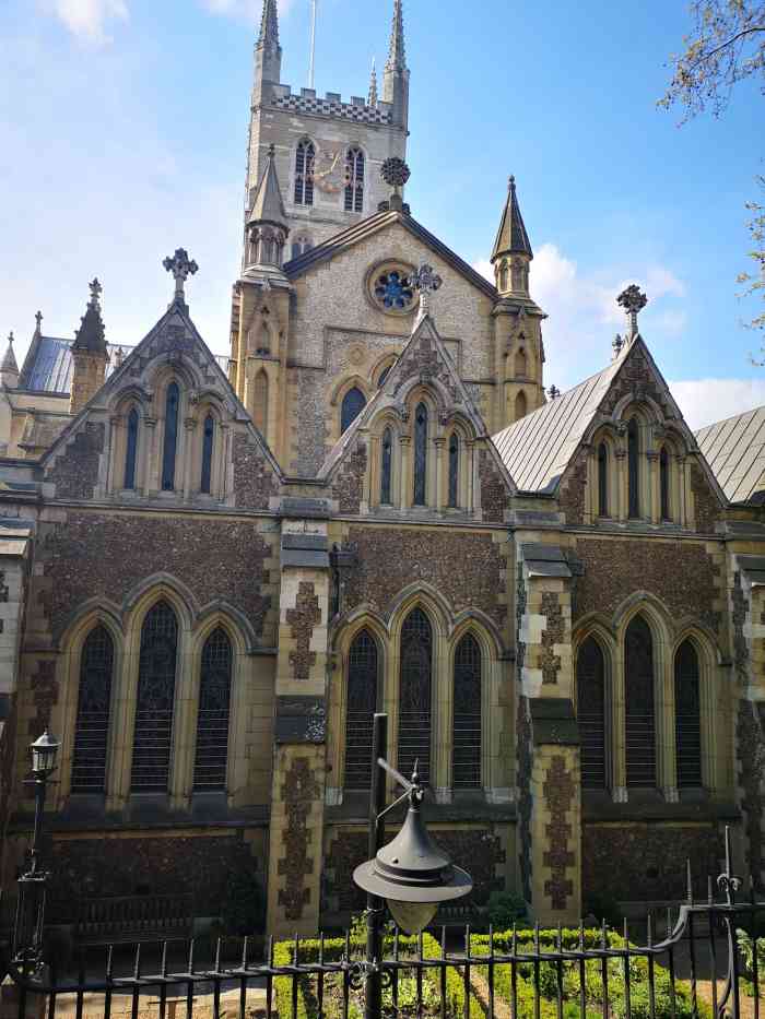 南岸教堂-"参观了市镇市场后,我去了南岸大教堂,参加.