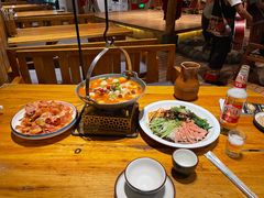 -老滇山寨•云南特色菜•地方菜•民族风情歌舞表演(金碧店)