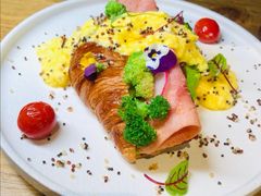 -HIGH FIVE哈福手工汉堡(桂林路店)