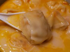 金汤黄鱼馄饨-蟹黄鱼·楼上面馆(外滩中央旗舰店)