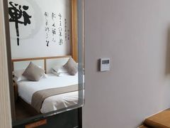 -艺漫酒店(苏州寒山寺狮山路地铁站店)