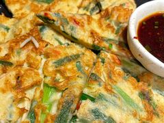 海鲜葱饼-明洞阿姨·韩式酱蟹烤肉·创意料理(三元桥店)