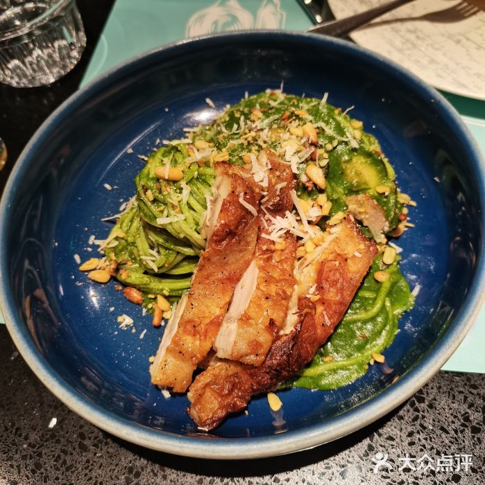 西堤牛排(龙德广场店)鸡肉松仁菠菜汁意面图片