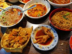 -爆炸头阿姨小四川正宗川味小吃(无任何分店)