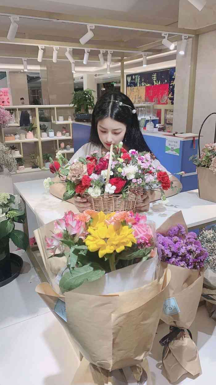 花里花店(联洋广场店)-"附近工作,急需用花,网上搜了几家花店,结.