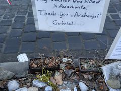 -多瑙河畔鞋履雕塑