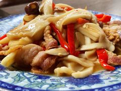 松茸炒腊肉-迎懿餐厅
