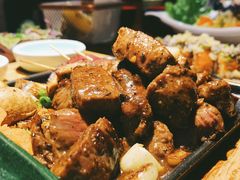 铁板黑椒雪花牛里脊配黄油煎时蔬-鳗鱼家·深夜食堂(军博店)