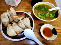 -黄阿姨锅贴大王(万航渡路店)