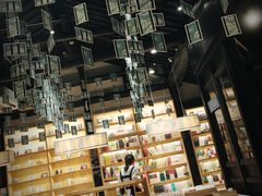 -猫的天空之城概念书店(杭州南宋御街店)