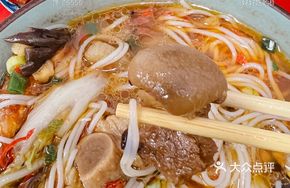 Fragrant Pig Trotter Noodles