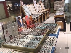 -美式眼镜·授权蔡司.依视路.尼康.豪雅.明月(人民广场店)