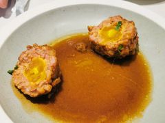 鸭蛋黄狮子头-梅飞酒家(名辉豪庭店)