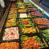 主打东北烤肉，明档自己选肉称重，简单直接，太方便了！