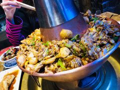 -沪小二炭火蛙锅(淮海中路美食不夜城店)