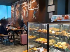 面包甜点陈列柜-星巴克(深圳北站B5检票口)