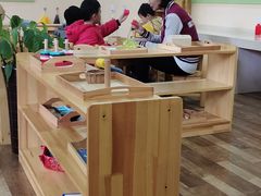 -瑞恩宝感统训练·语言提升·蒙氏托育中心