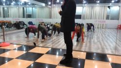 点击看大图 -单色舞蹈