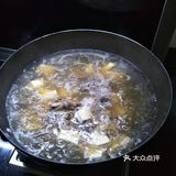 快来尝尝好吃又营养的文蛤龙骨汤面条！