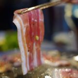 南京东路上的炭火泥炉烤肉