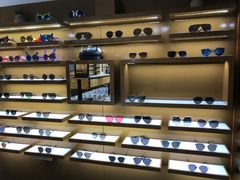 -罗伯特眼镜·蔡司官方授权(罗湖国贸店)