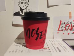 草莓拿铁-Moses写字咖啡