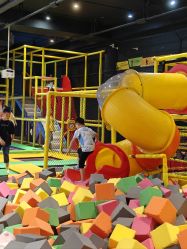 -蹦蹦跳跳(新奥购物中心店)