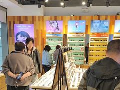 -LOOK眼镜·蔡司依视路配镜(宝山万达店)