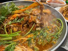 土豆排骨火锅（辣）-喇喇排骨火锅·传统韩式脊骨汤(望京西园总店)