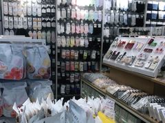 -名创优品(北京新中关购物中心地铁层店)