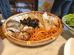 -尚尚仙·酸汤猪手·猪肚鸡火锅(华联万柳购物中心店)