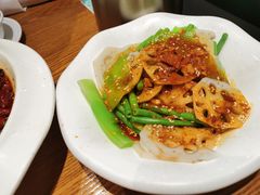 -爆炸头阿姨小四川正宗川味小吃(无任何分店)