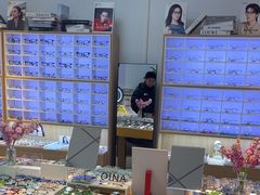 -天空之镜眼镜店蔡司依视路配镜授权零售店(望京颐堤港店)