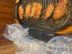 料理烤焦香翅中-老东镇啤酒屋海鲜加工·蒸汽海鲜·海鲜烧烤(台东店)