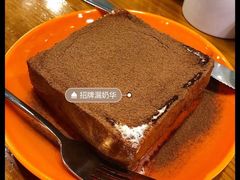 招牌漏奶华-澳门陈光记烧味饭店(南京德基广场店)