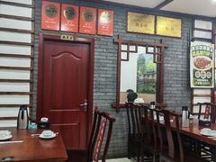 -湖南人家湘菜馆(镇江路店)