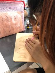 -小乐化妆美甲半永久培训学校